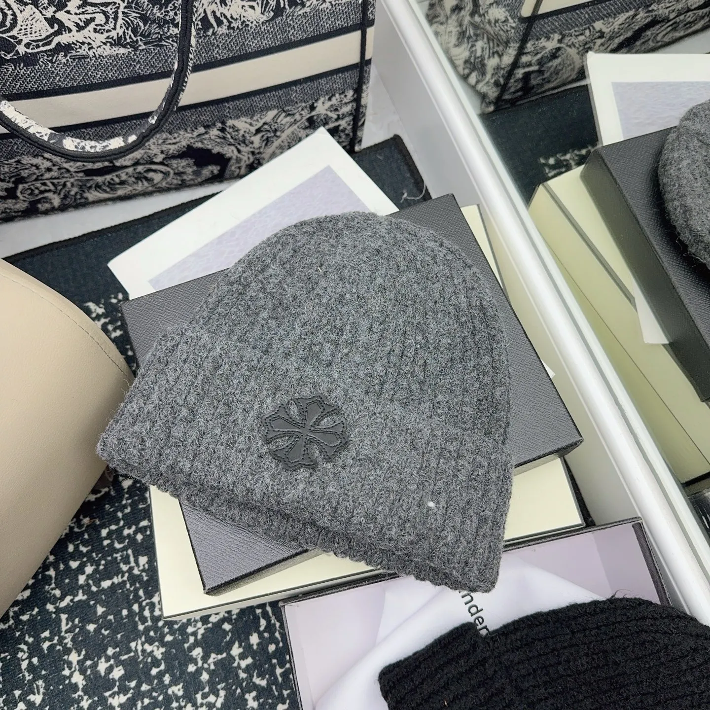 Internet celebrity style Croixin 🖤 Versatile woolen hat, same style for men and women, a must-have for sweet and cool outfits in autumn and winter‼ ️